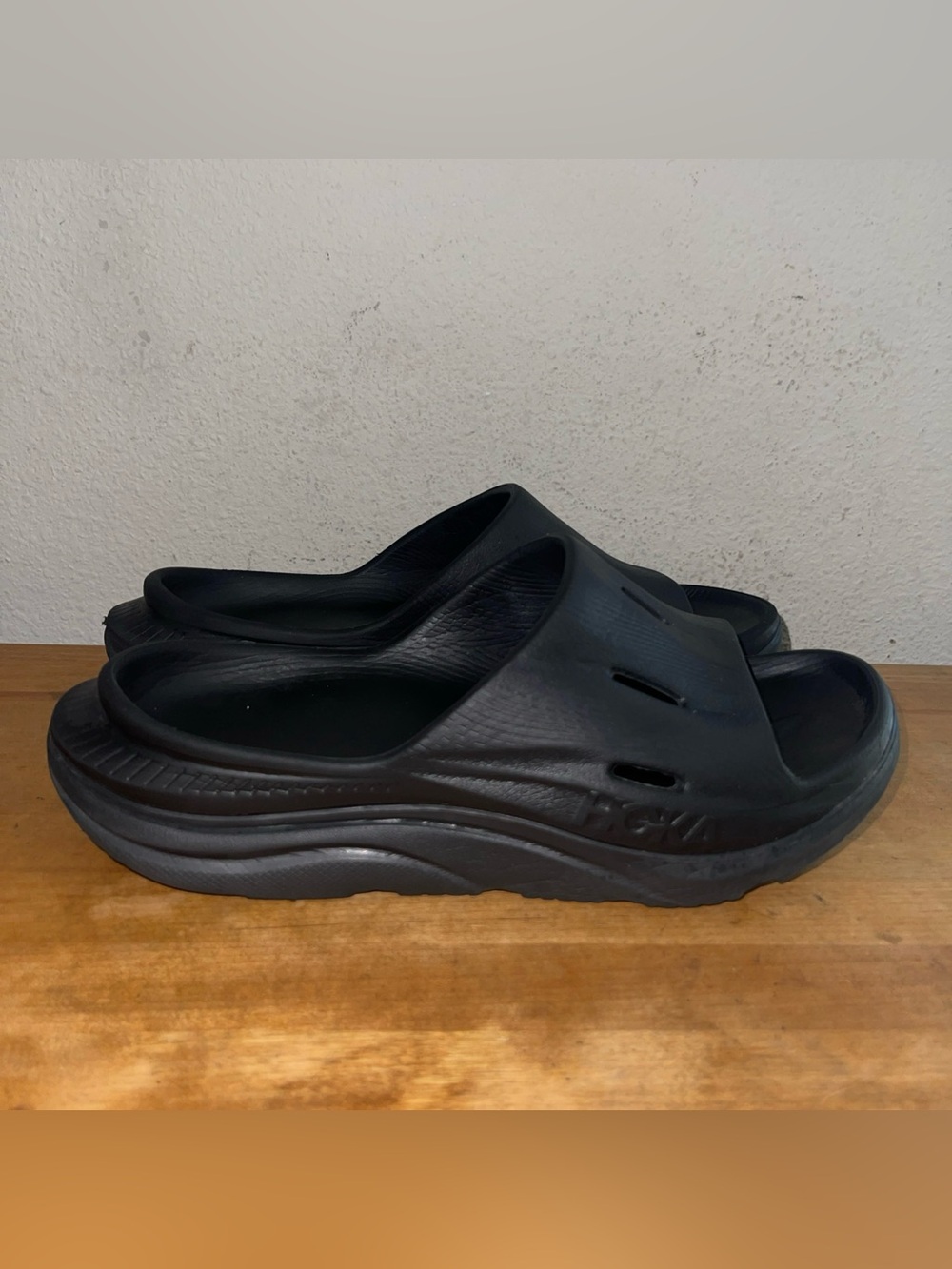 Hoka One One Ora Recovery Slides 3 US Sz 7W 9M Black Cushioned Sandals